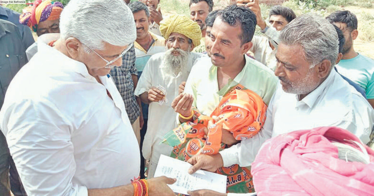 Shekhawat prays in Pokran, checks nerves of voters